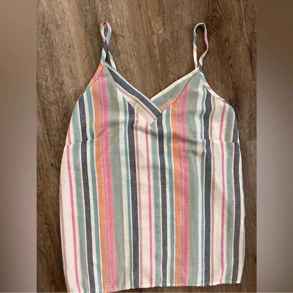 BDG distressed shorts and Tank Top Outfit - Picture 12 of 16